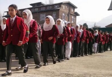 Govt balances heat, learning with split class schedule, parents agree