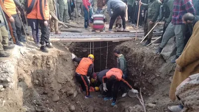2 labourers die after falling into trench in Kulgam