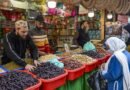 Markets abuzz with festive bustling on eve of Ramzan in Kashmir
