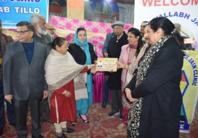 Sakeena Itoo distributes Artificial Limbs, Clutches, Callipers, Wheelchairs among specially abled